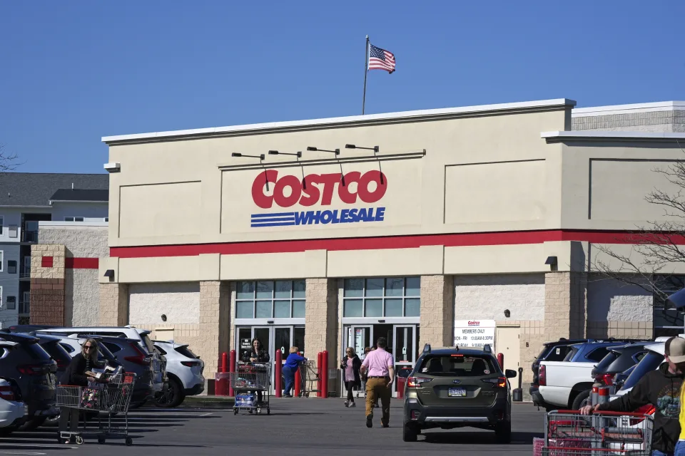 特朗普拟加征关税可能导致商品普遍涨价,Costco CFO警告:‘大家都会受影响’