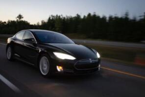 特斯拉(TSLA.US)股价创新高 大摩分析师指其有40%回落空间