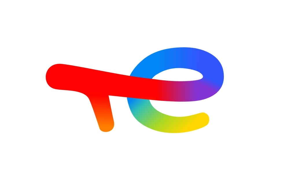 低油价与燃料需求疲软拖累TotalEnergies Q4盈利下降15%,电力与LNG交易成部分支撑
